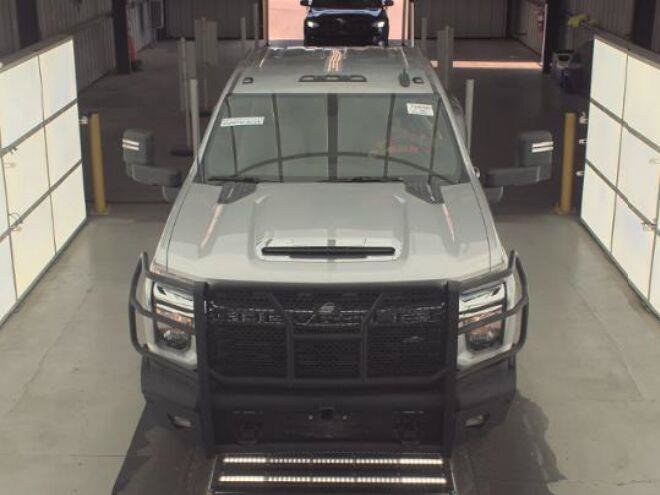 Used 2022 Chevrolet Silverado 3500 LT w/ Convenience Package AWD/4WD image 2