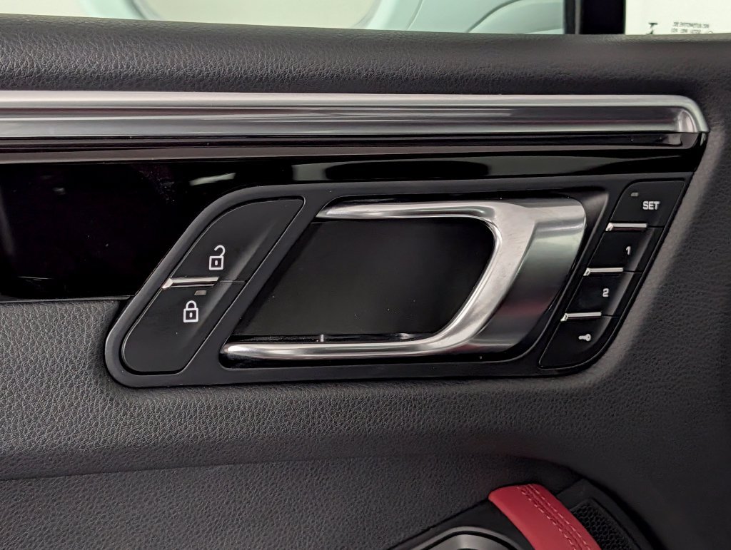 Certified 2023 Porsche Macan S AWD/4WD image 25