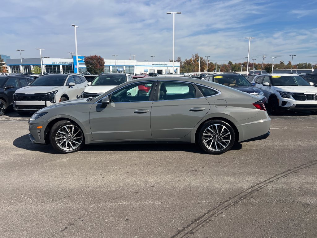 Used 2022 Hyundai Sonata Limited w/ Preferred Accessory Package FWD image 6