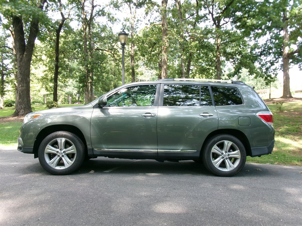 Used 2012 Toyota Highlander Limited w/ Tow Pkg FWD image 8
