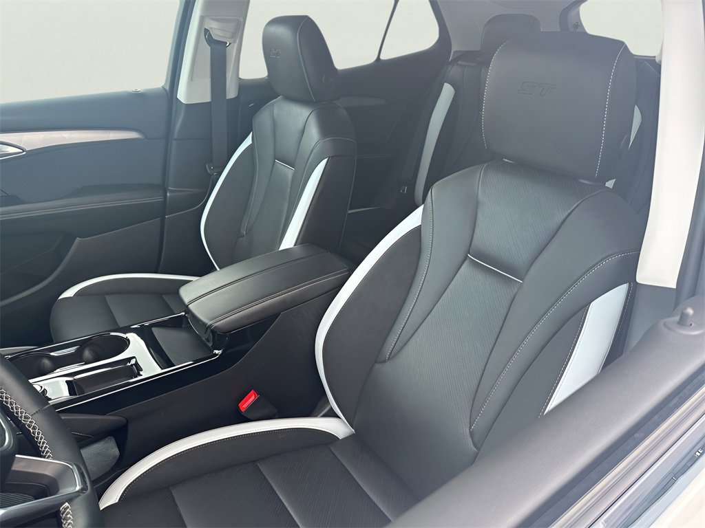 Used 2025 Buick Envision Sport Touring image 12