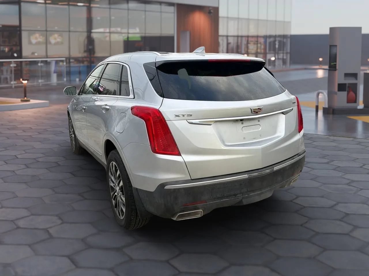 Used 2017 Cadillac XT5 Premium Luxury FWD image 8