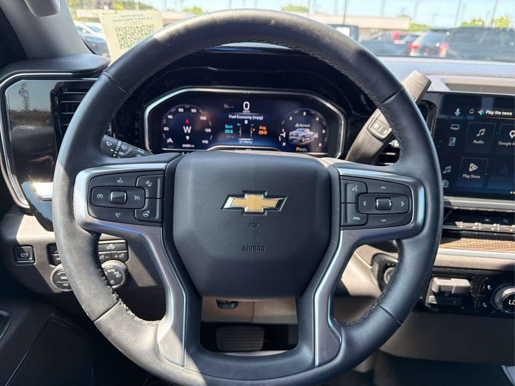 Used 2025 Chevrolet Silverado 1500 LT AWD/4WD image 14