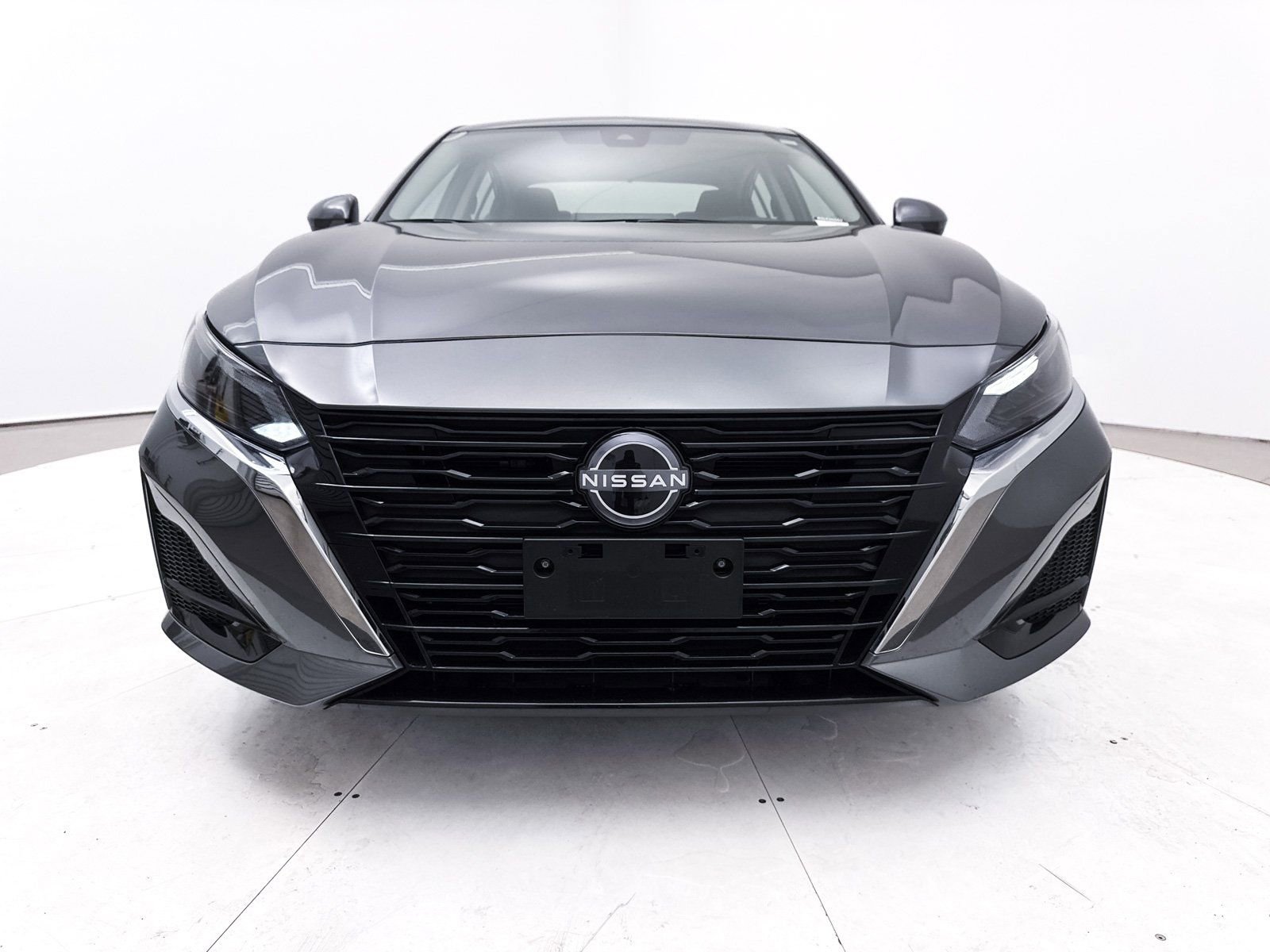 Used 2024 Nissan Altima 2.5 SV w/ SV Premium Package image 12