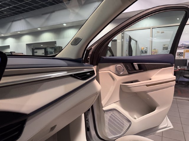 Used 2025 Buick Enclave Avenir w/ Super Cruise Package FWD image 22