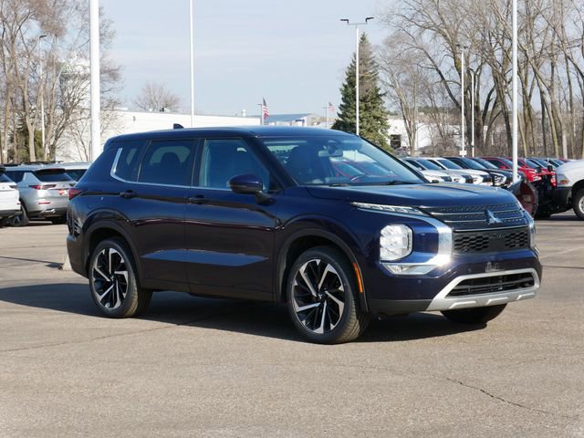 Used 2022 Mitsubishi Outlander SE image 1