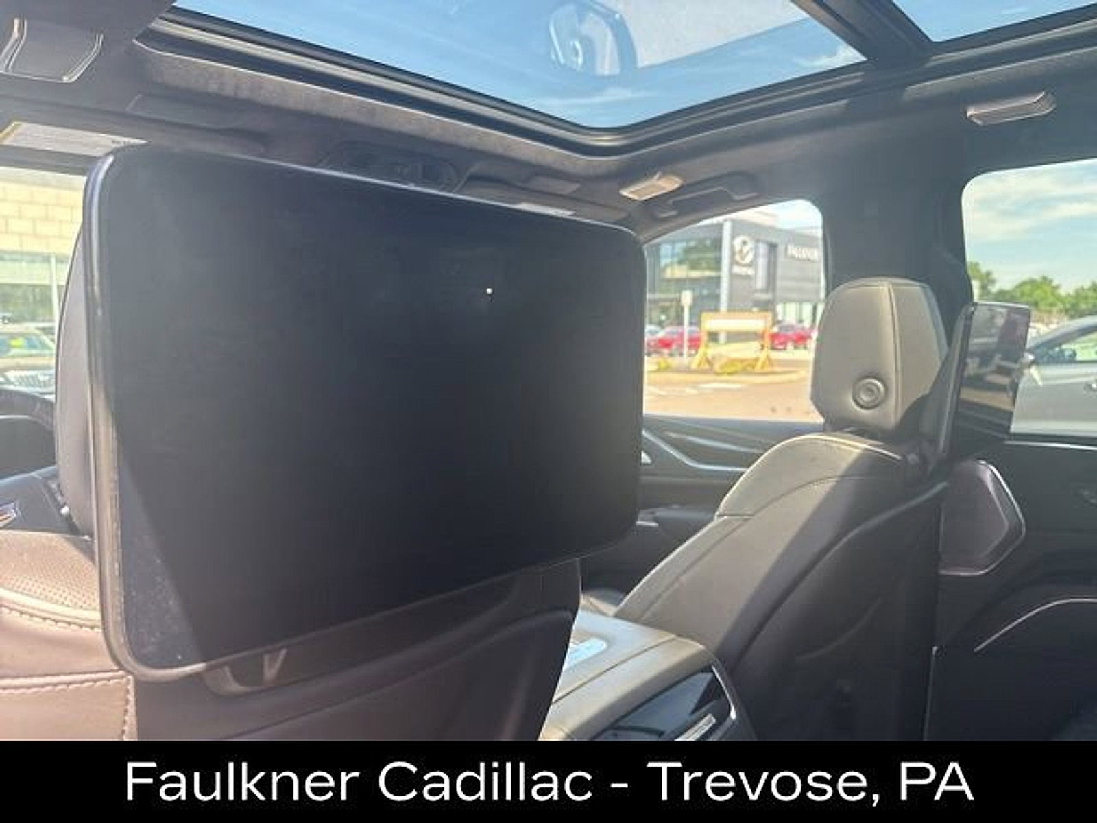 Used 2024 Cadillac Escalade ESV V w/ LPO, Floor Liner Package AWD/4WD image 11
