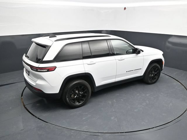 Used 2025 Jeep Grand Cherokee Altitude AWD/4WD image 41