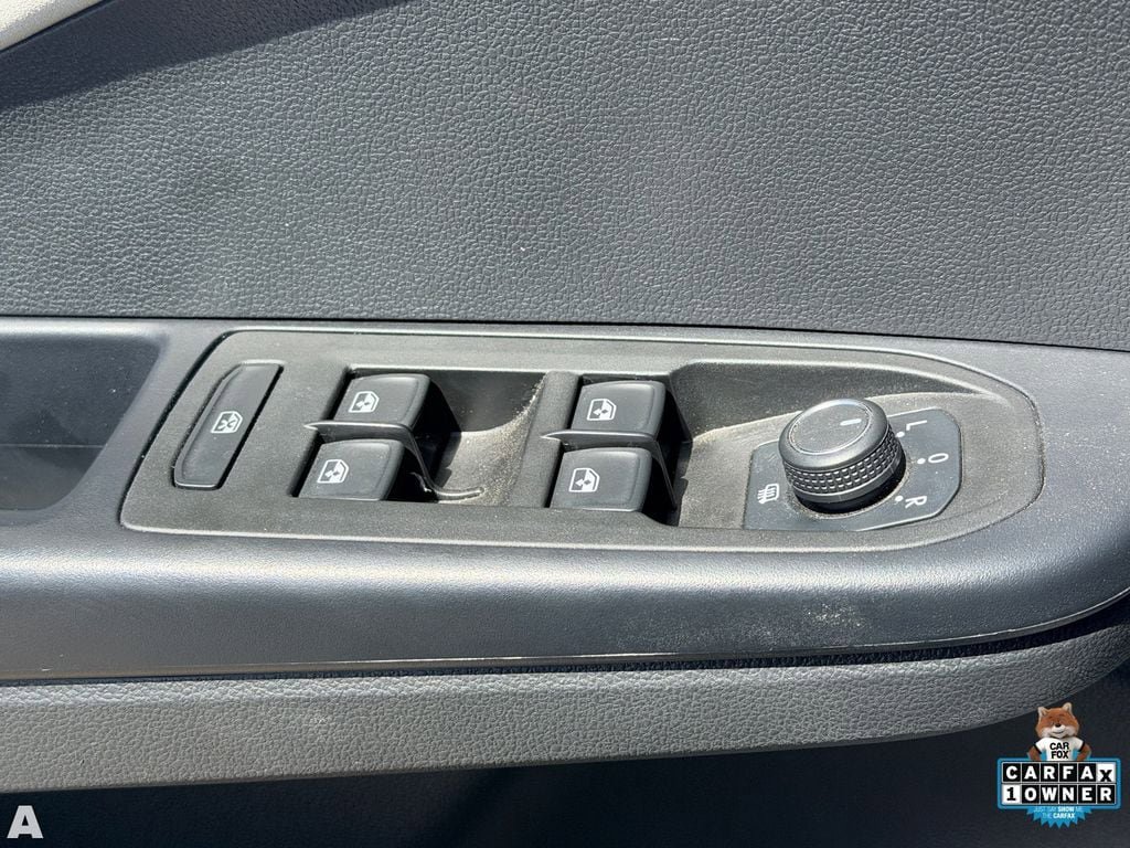Used 2025 Volkswagen Taos SE AWD/4WD image 17