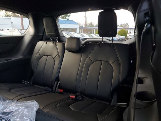 New 2026 Chrysler Pacifica Select w/ S Appearance Package image 14