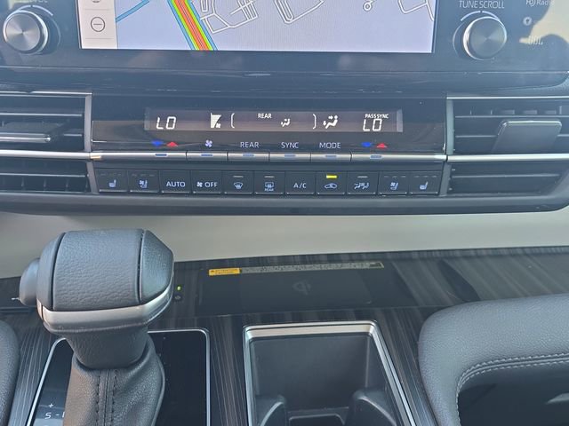 Used 2024 Toyota Sienna Limited image 25