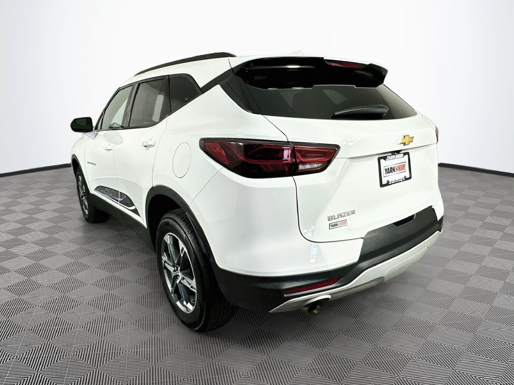 Used 2023 Chevrolet Blazer LT w/ Convenience Package FWD image 8