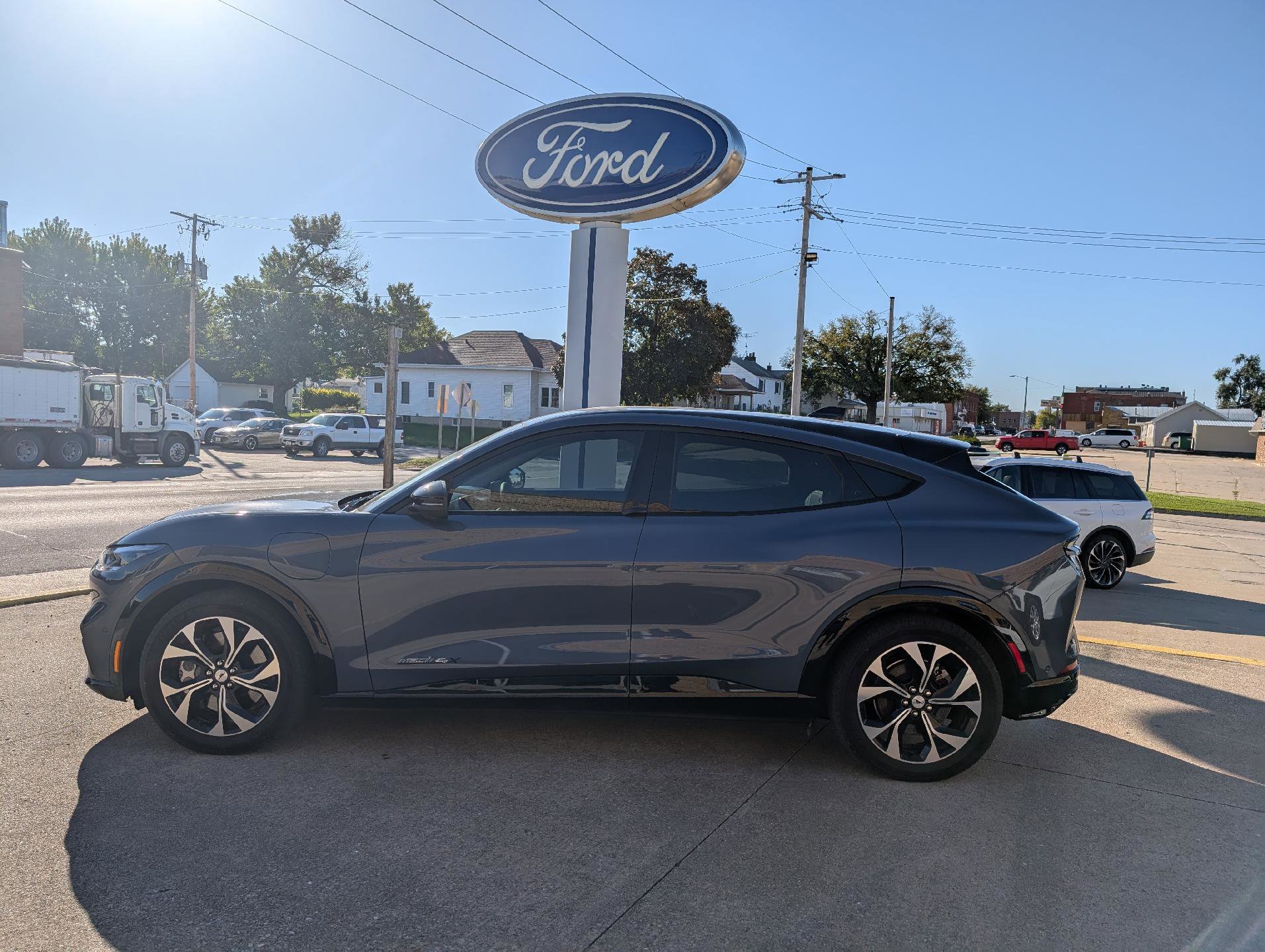 Used 2021 Ford Mustang Mach-E Premium image 1