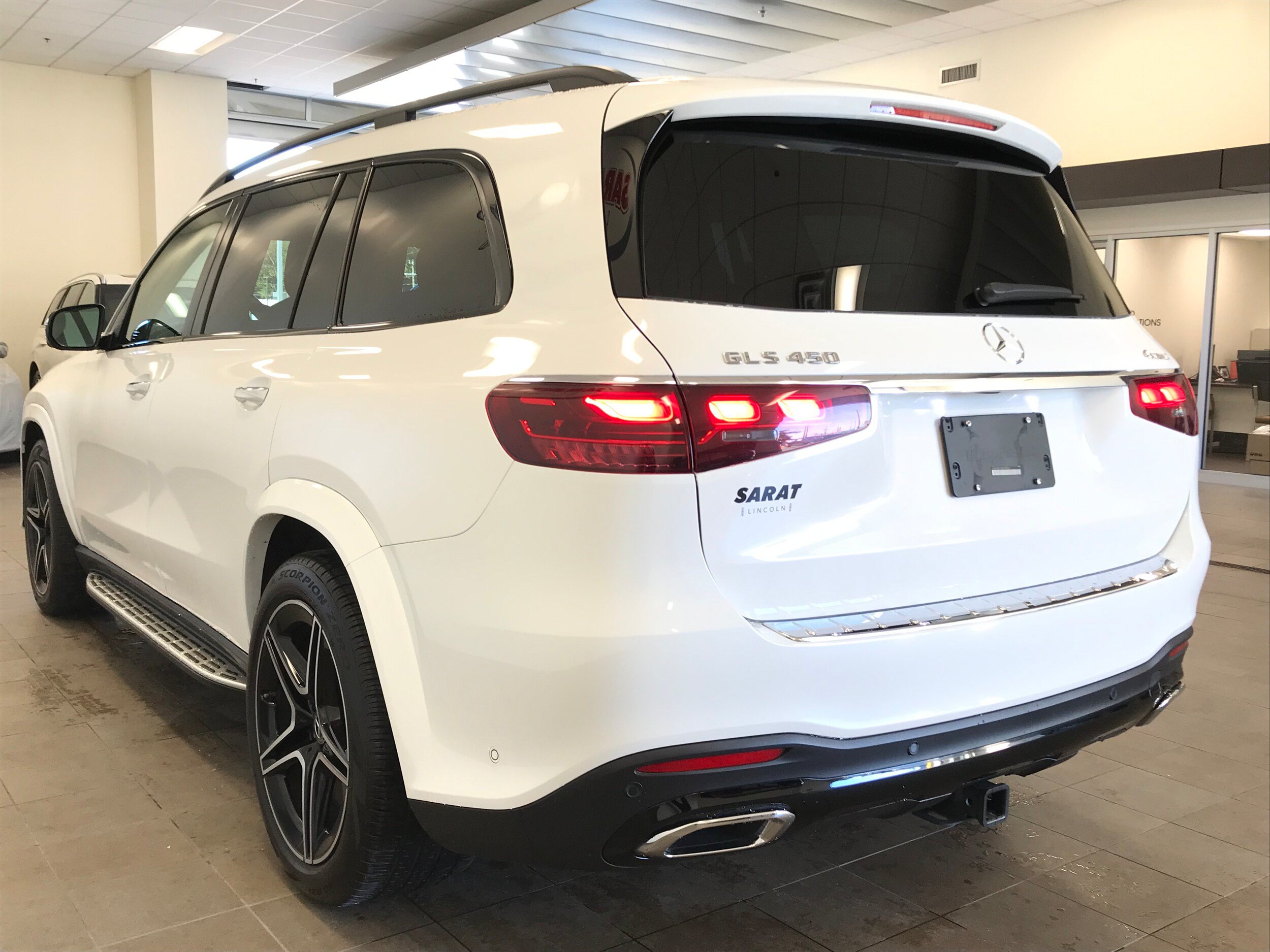 Used 2025 Mercedes-Benz GLS 450 4MATIC image 5