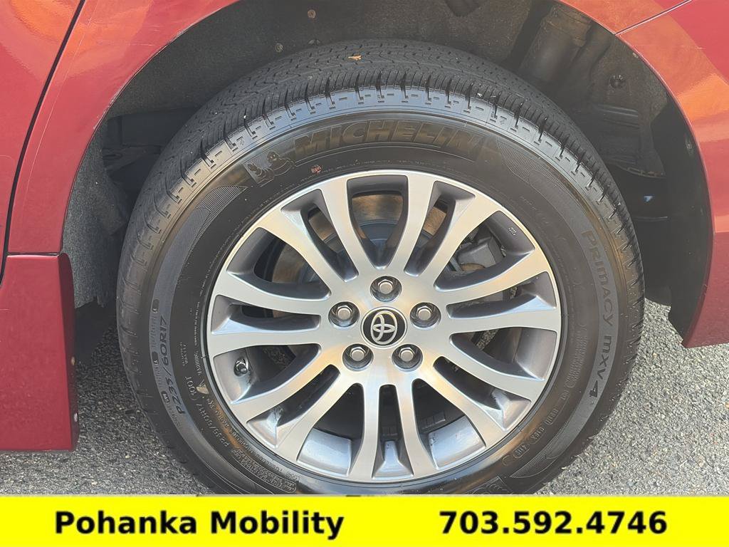Used 2020 Toyota Sienna XLE w/ XLE Navigation Package FWD image 35