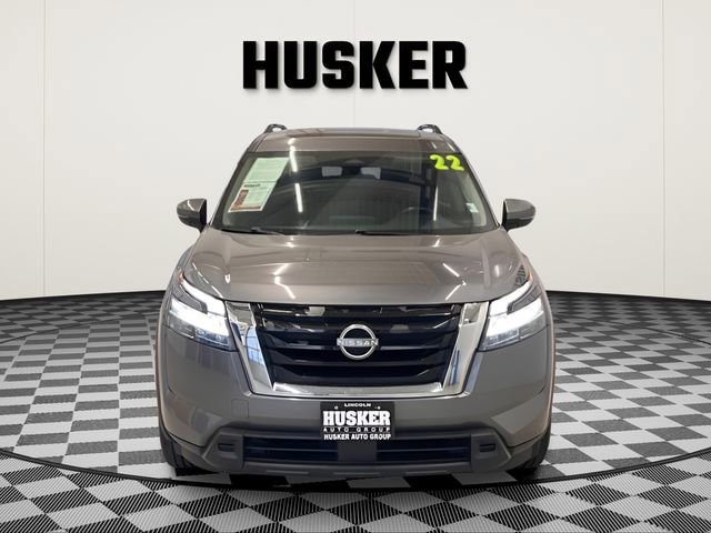 Used 2022 Nissan Pathfinder SV w/ SV Premium Package image 3