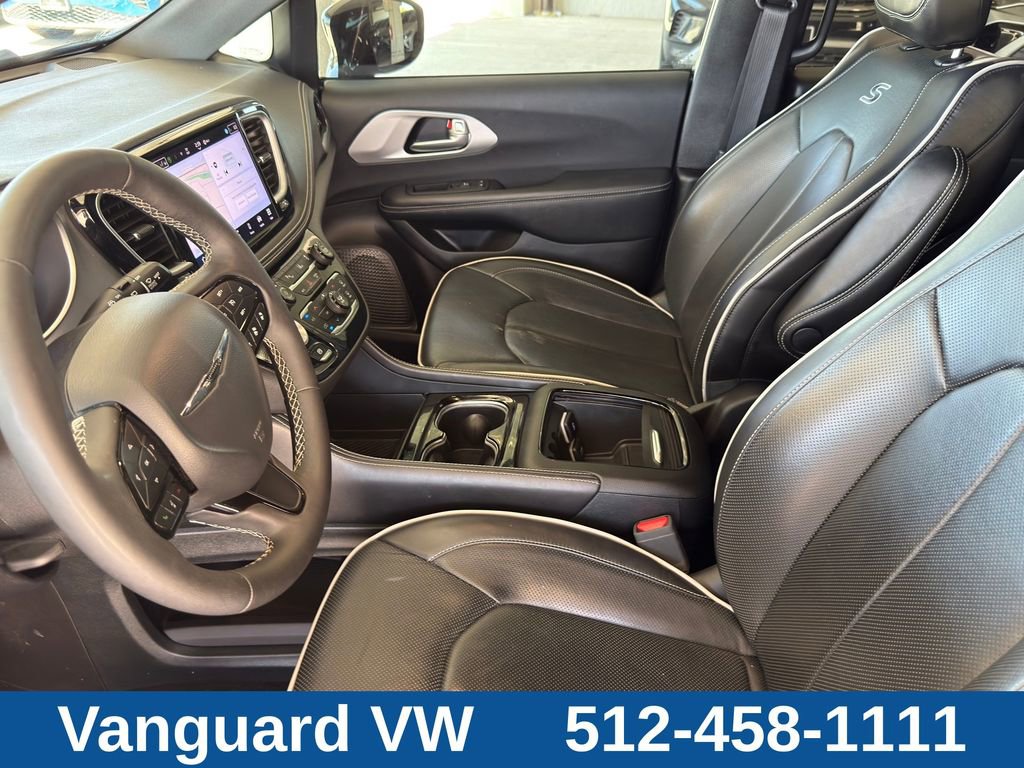 Used 2025 Chrysler Pacifica Limited FWD image 16