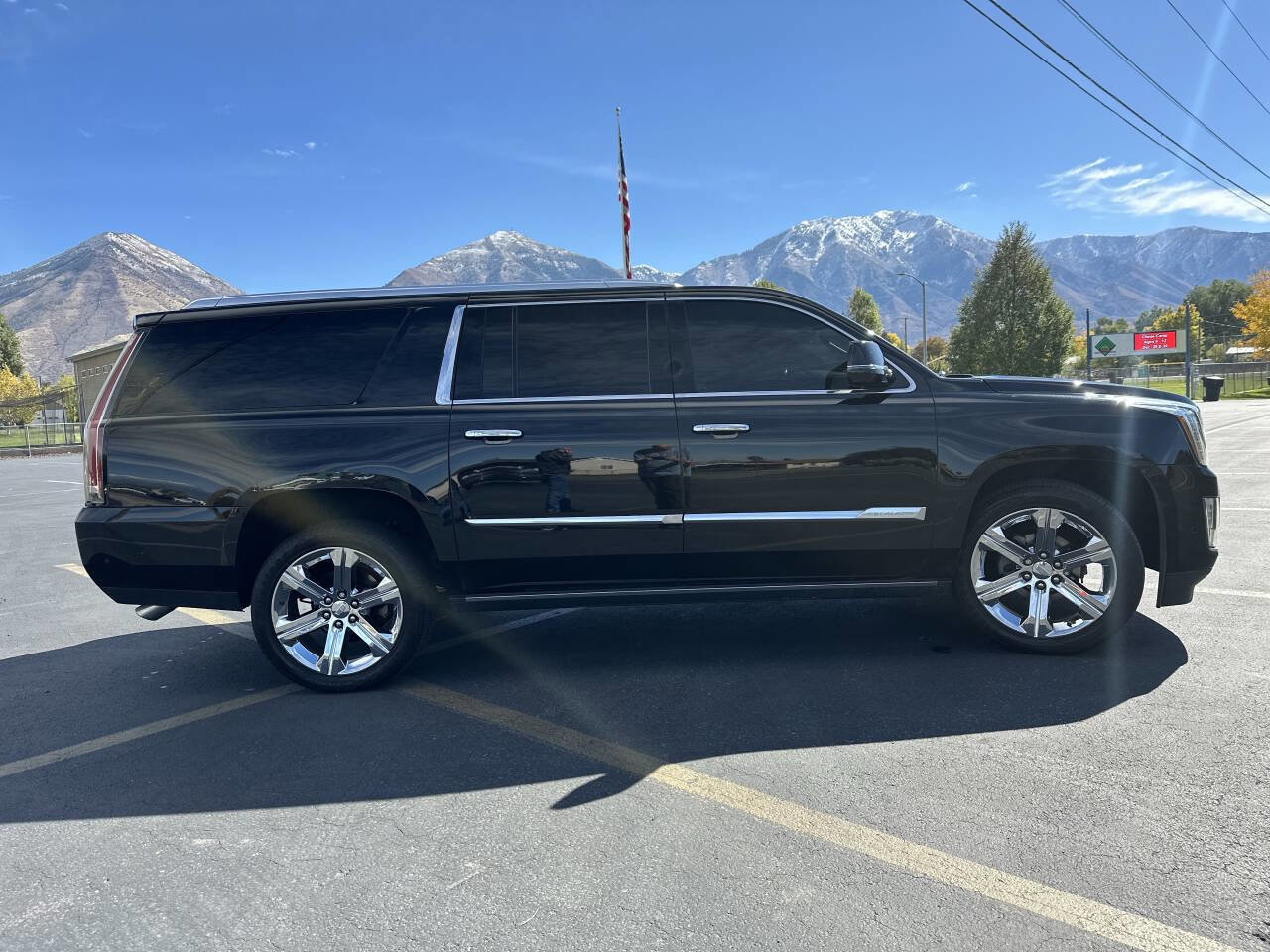 Used 2017 Cadillac Escalade ESV Platinum image 4