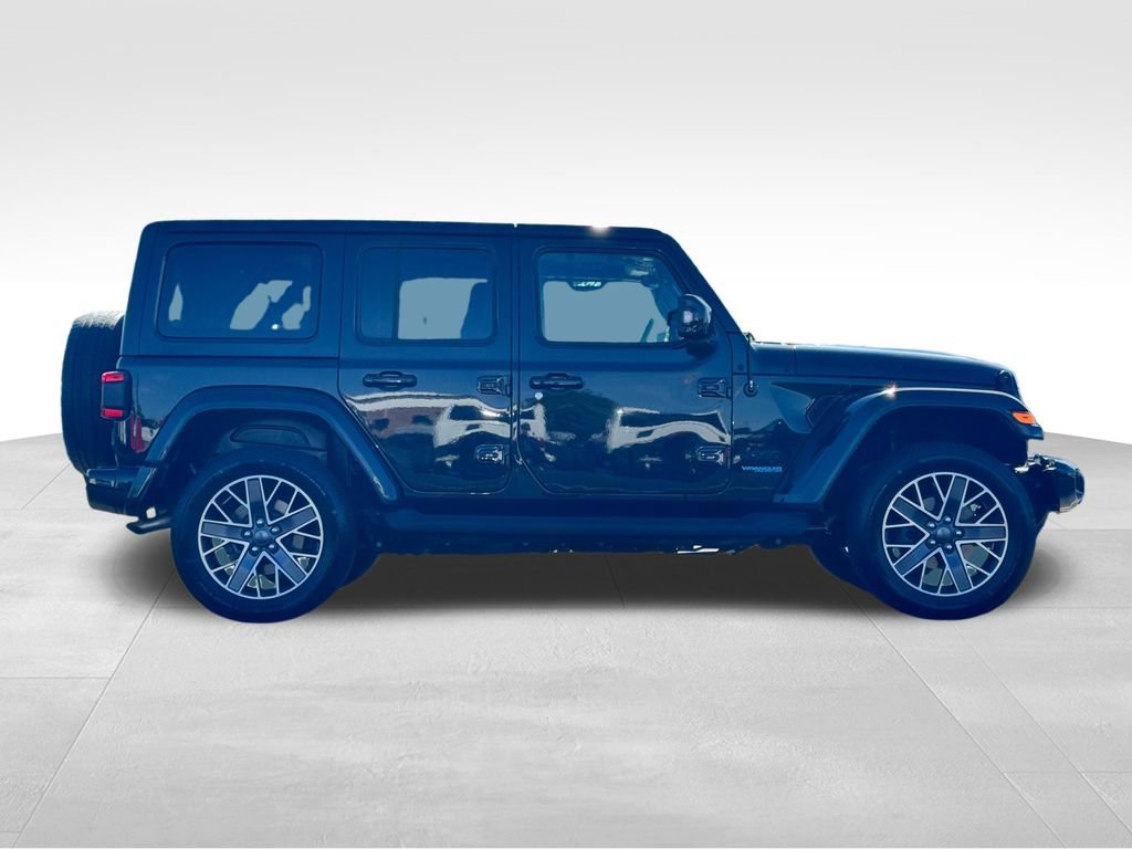 Used 2022 Jeep Wrangler Unlimited Sahara AWD/4WD image 8