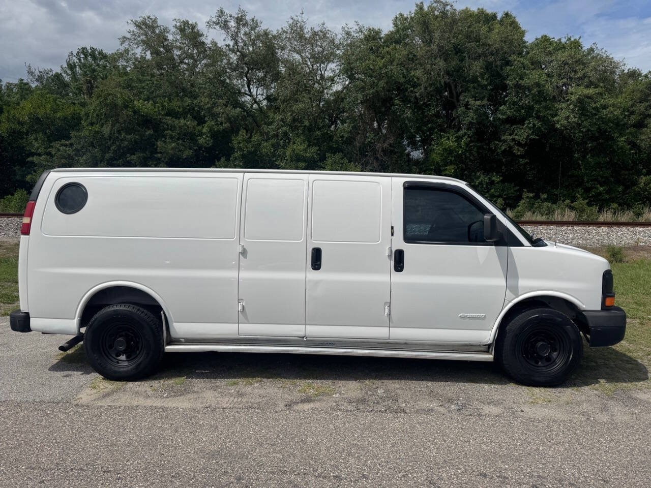 Used 2003 Chevrolet Express 3500 Extended RWD image 6