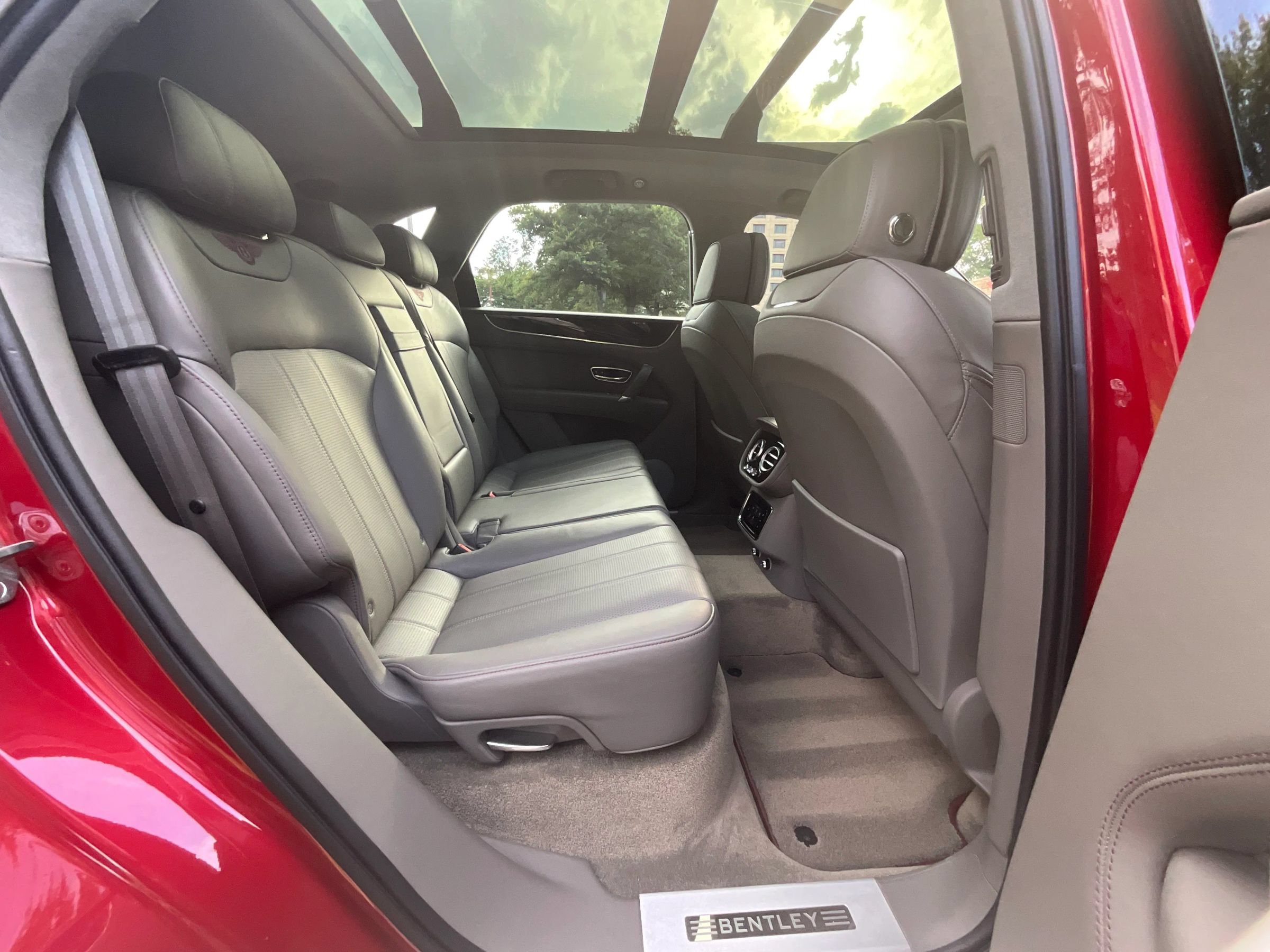 Used 2019 Bentley Bentayga AWD/4WD image 15
