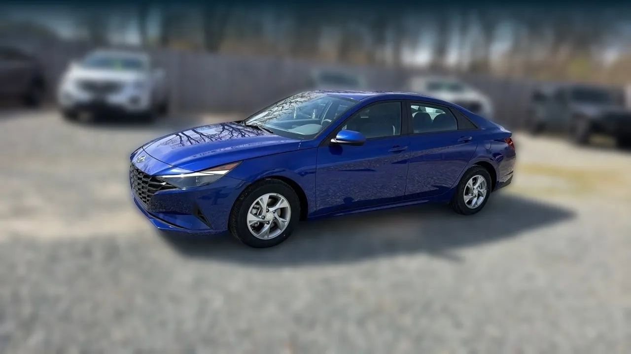 Used 2023 Hyundai Elantra SE FWD image 2