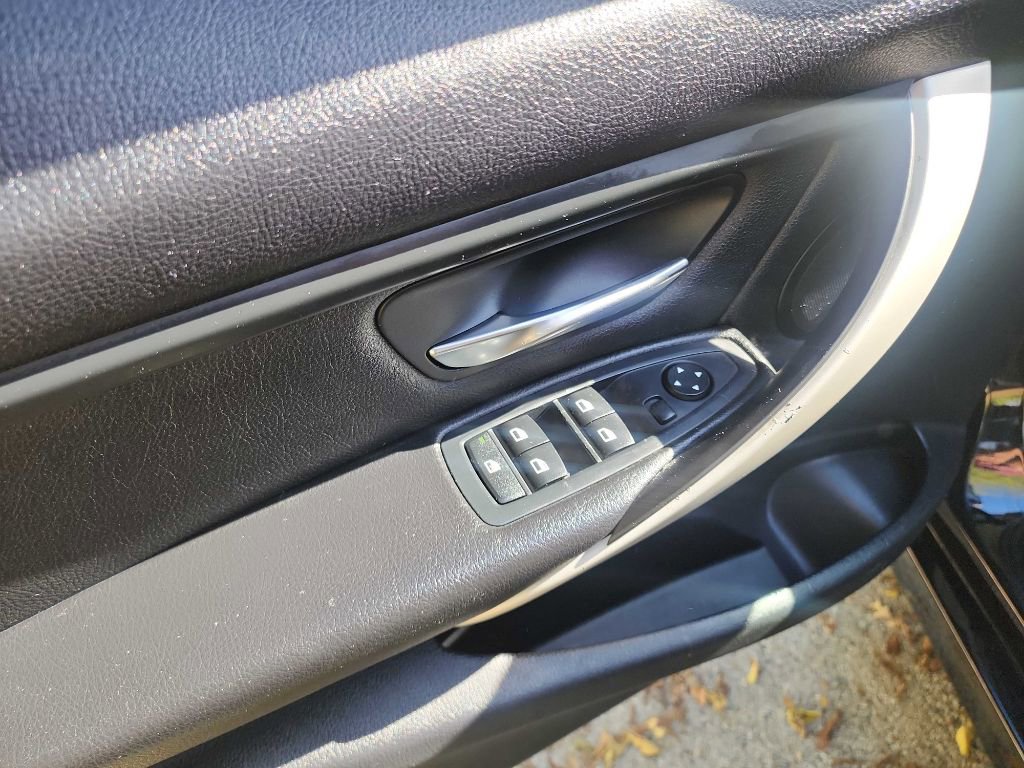 Used 2015 BMW 320i xDrive Sedan image 15