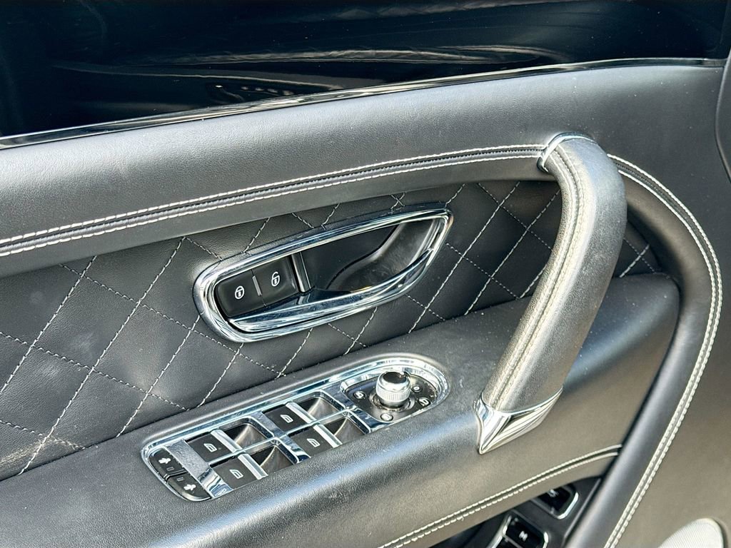 Used 2018 Bentley Bentayga Activity image 19