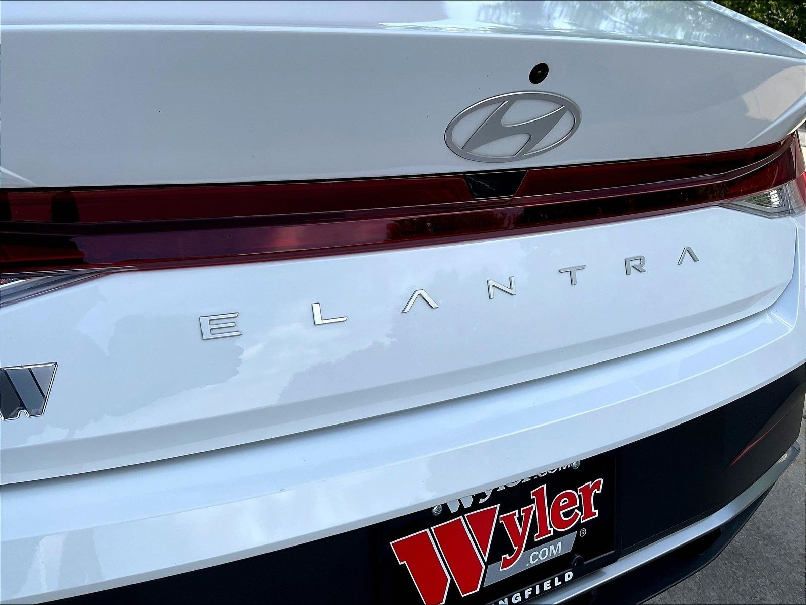 Used 2024 Hyundai Elantra SE FWD image 23