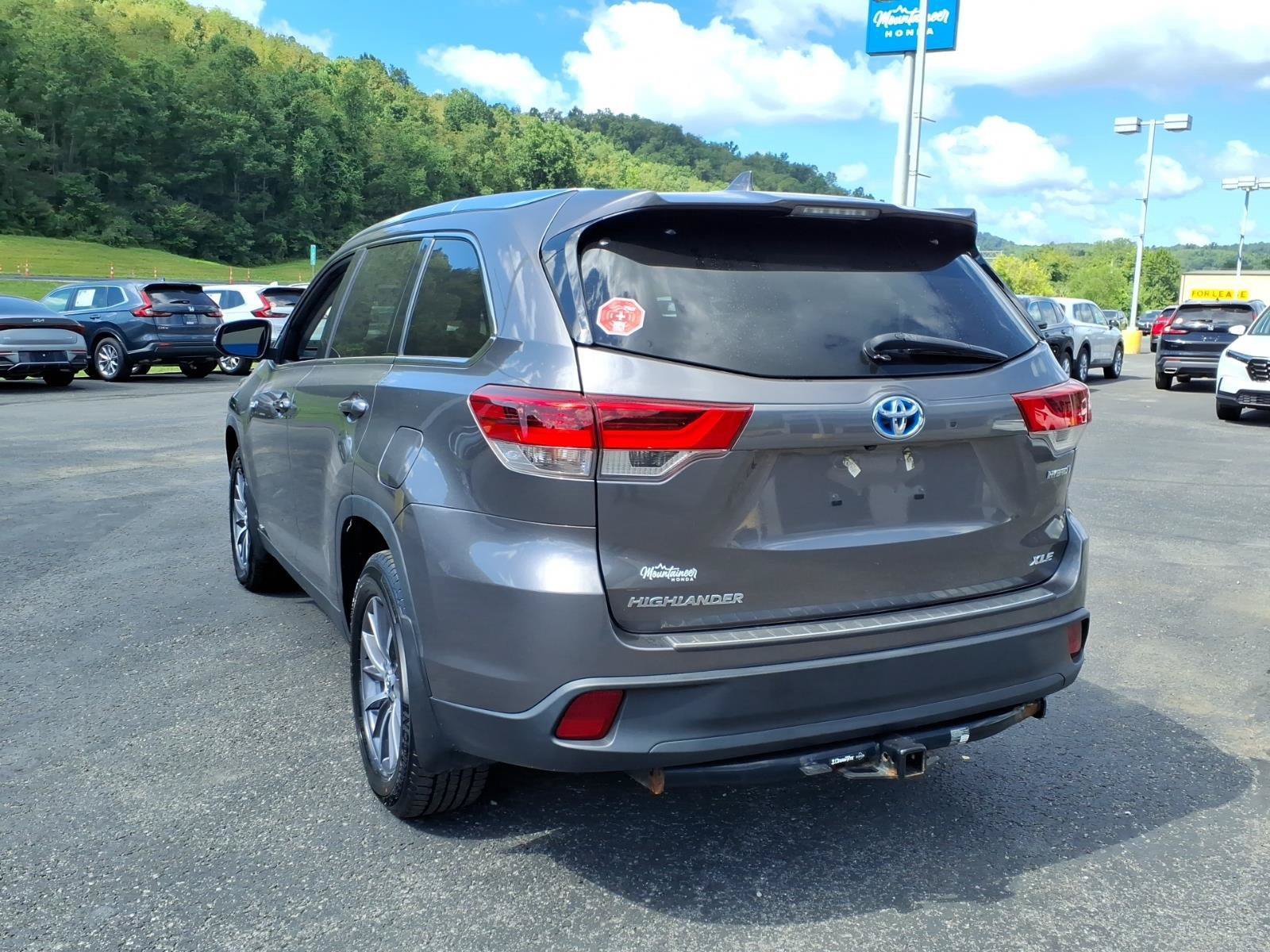 Used 2019 Toyota Highlander XLE AWD/4WD image 5