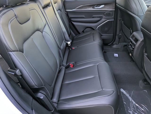 New 2026 Jeep Grand Cherokee Limited w/ Limited Altitude Package AWD/4WD image 26