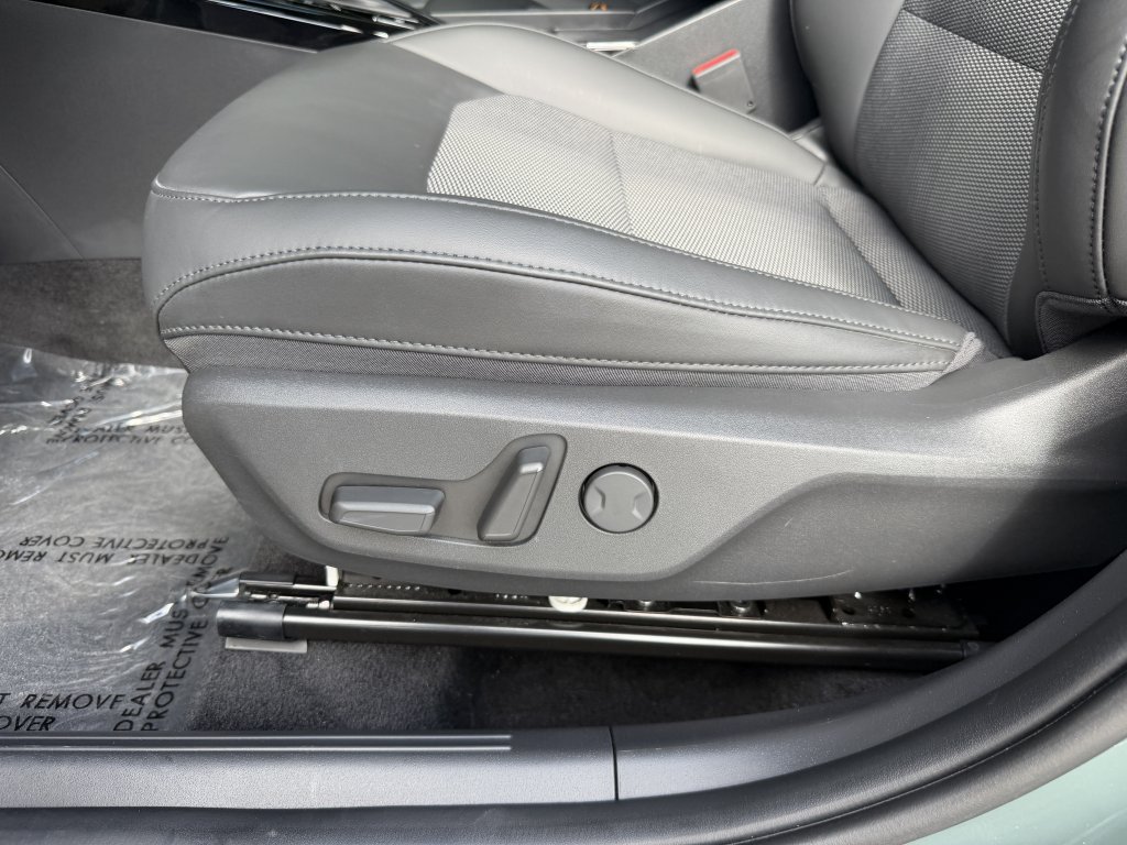 Used 2024 Kia Niro EX FWD image 30