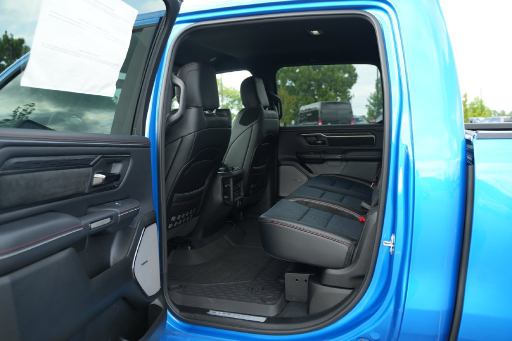 New 2026 RAM 1500 Laramie AWD/4WD image 13