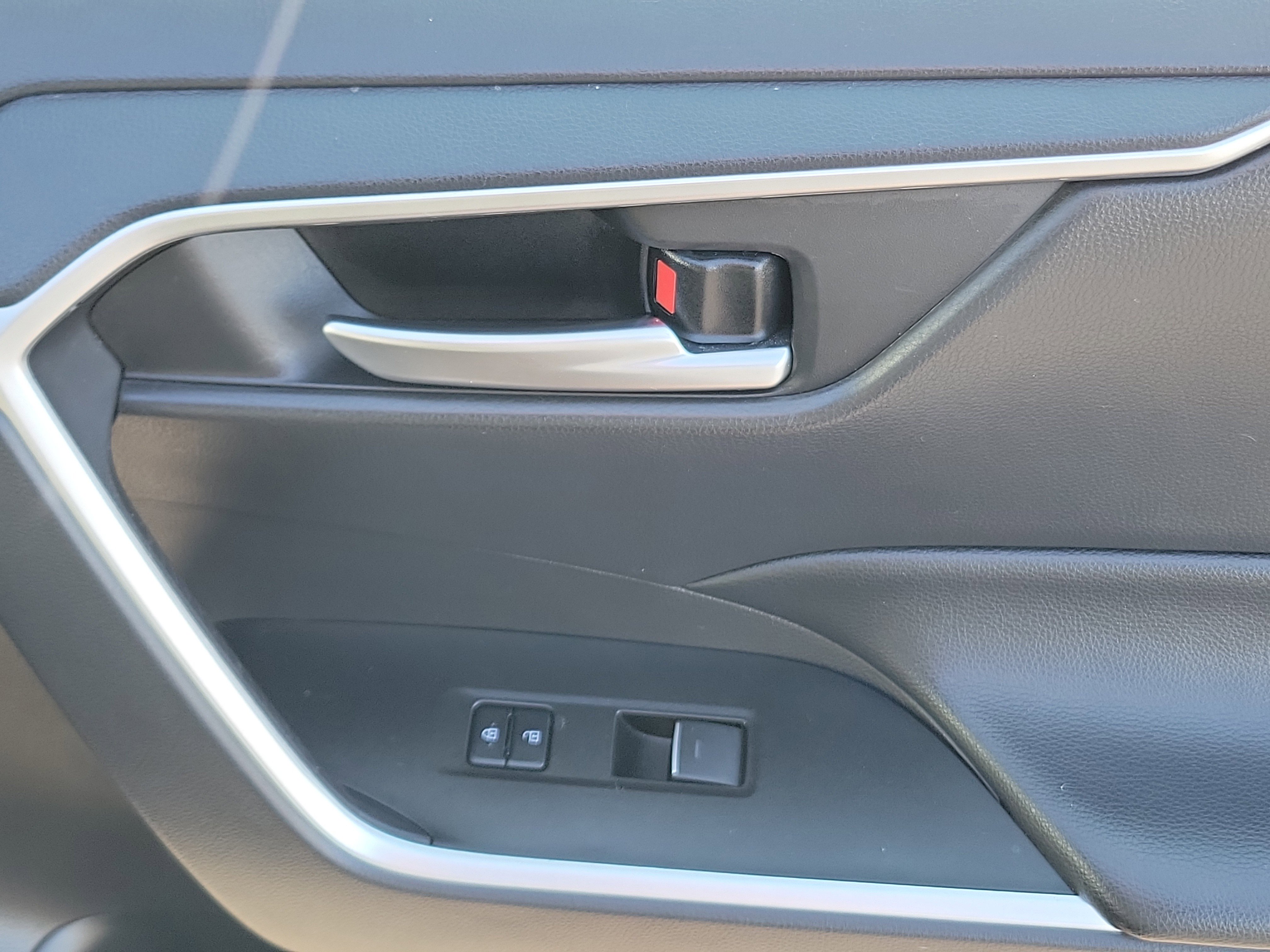 Certified 2025 Toyota RAV4 XLE image 34