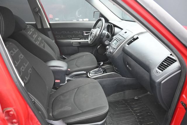 Used 2013 Kia Soul + FWD image 14