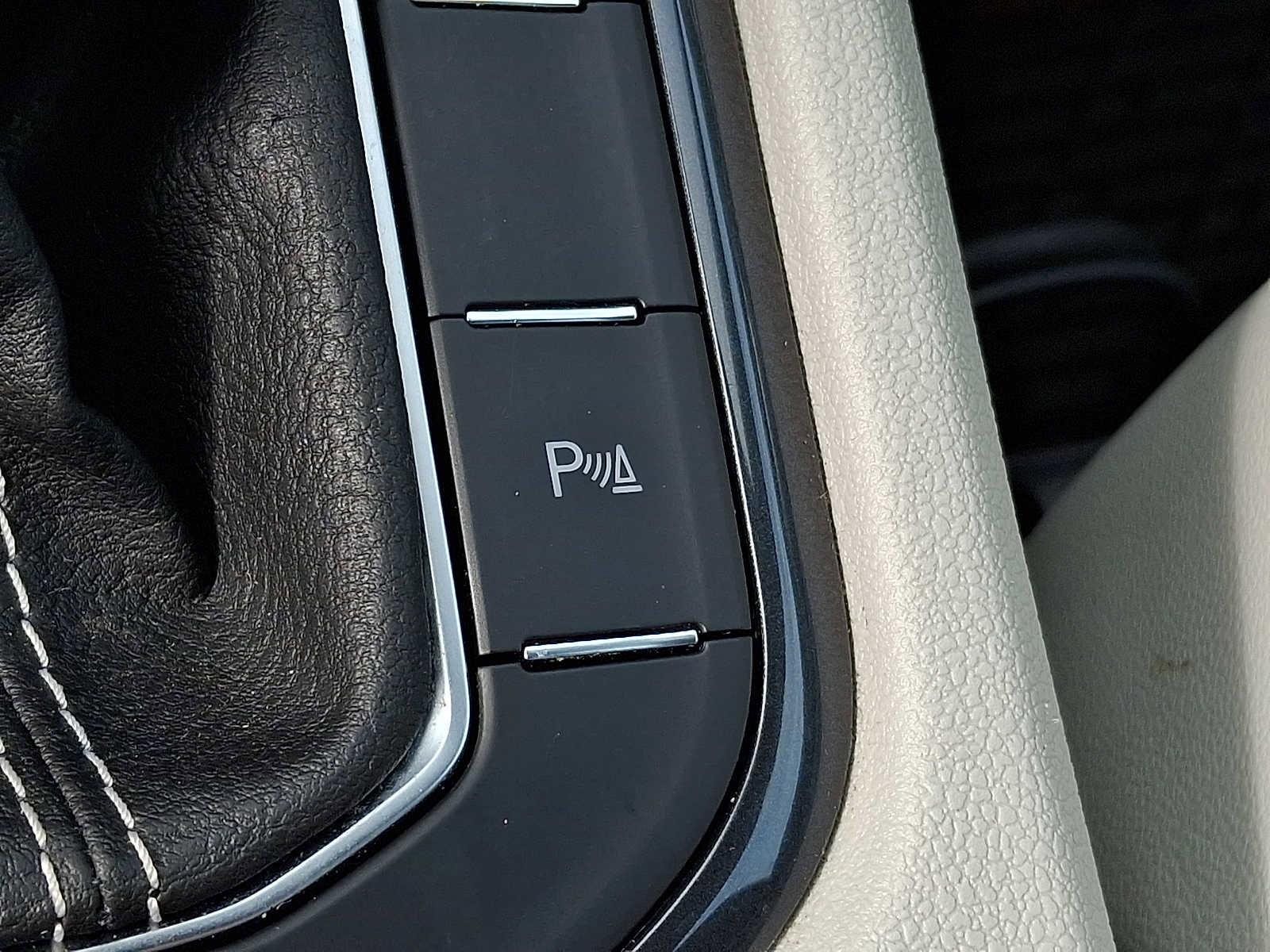 Used 2022 Volkswagen Tiguan SE R-Line AWD/4WD image 23