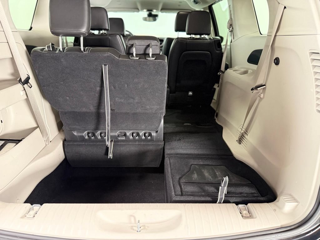 Used 2024 Chrysler Pacifica Touring-L FWD image 22