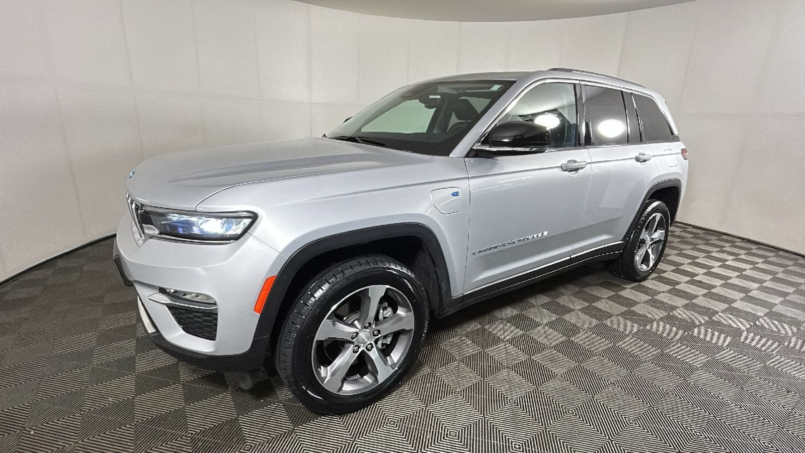 Used 2024 Jeep Grand Cherokee Limited 4xe AWD/4WD image 8