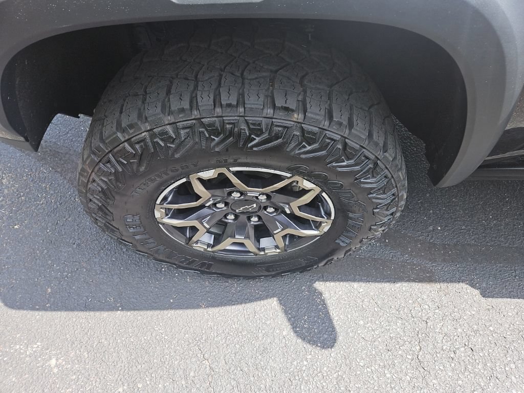 Used 2025 Chevrolet Colorado ZR2 w/ Technology Package AWD/4WD image 14