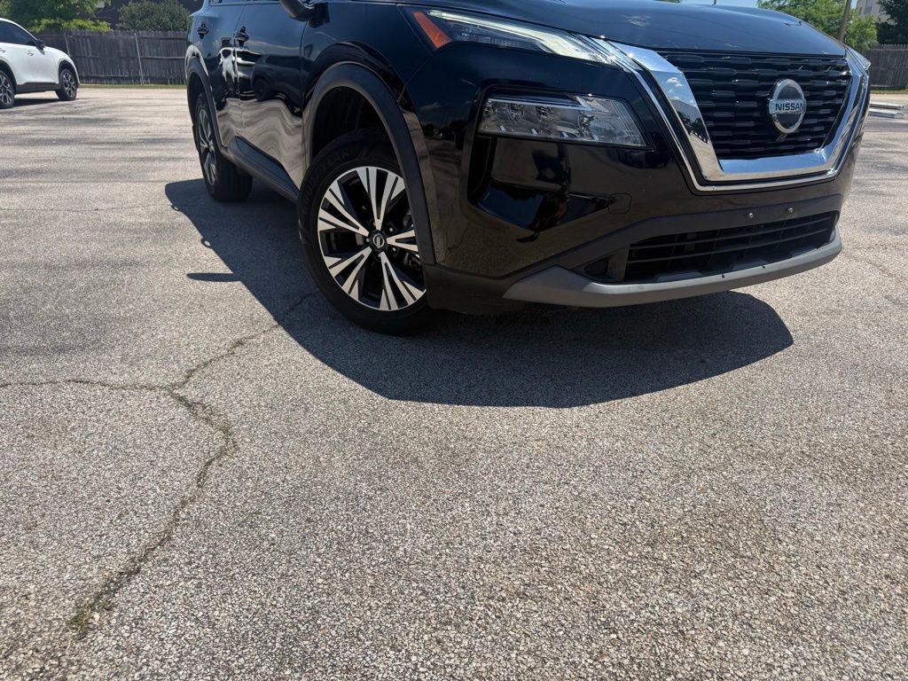 Used 2021 Nissan Rogue SV FWD image 2