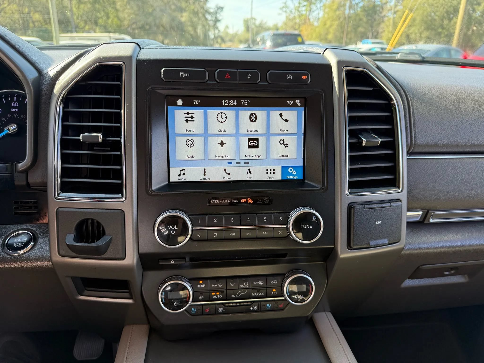 Used 2018 Ford Expedition XLT w/ Equipment Group 202A RWD image 27