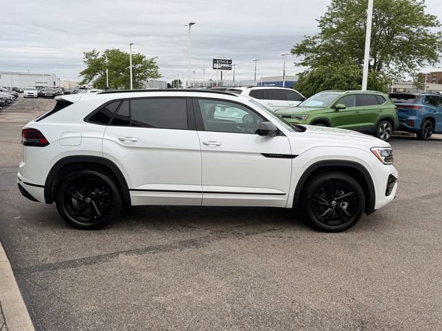 Certified 2025 Volkswagen Atlas Cross Sport SEL R-Line AWD/4WD image 8