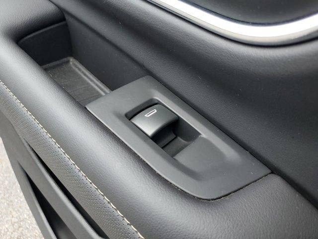 Used 2023 GMC Yukon SLT RWD image 13