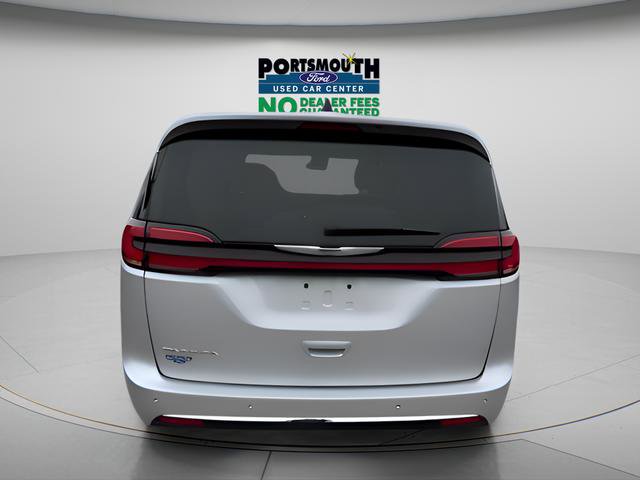 Used 2024 Chrysler Pacifica Touring-L image 36