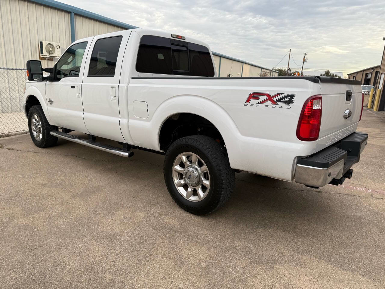 Used 2015 Ford F350 Lariat w/ Lariat Interior Package image 10