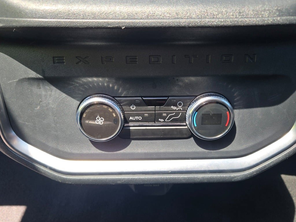 Used 2025 Ford Expedition Active AWD/4WD image 23