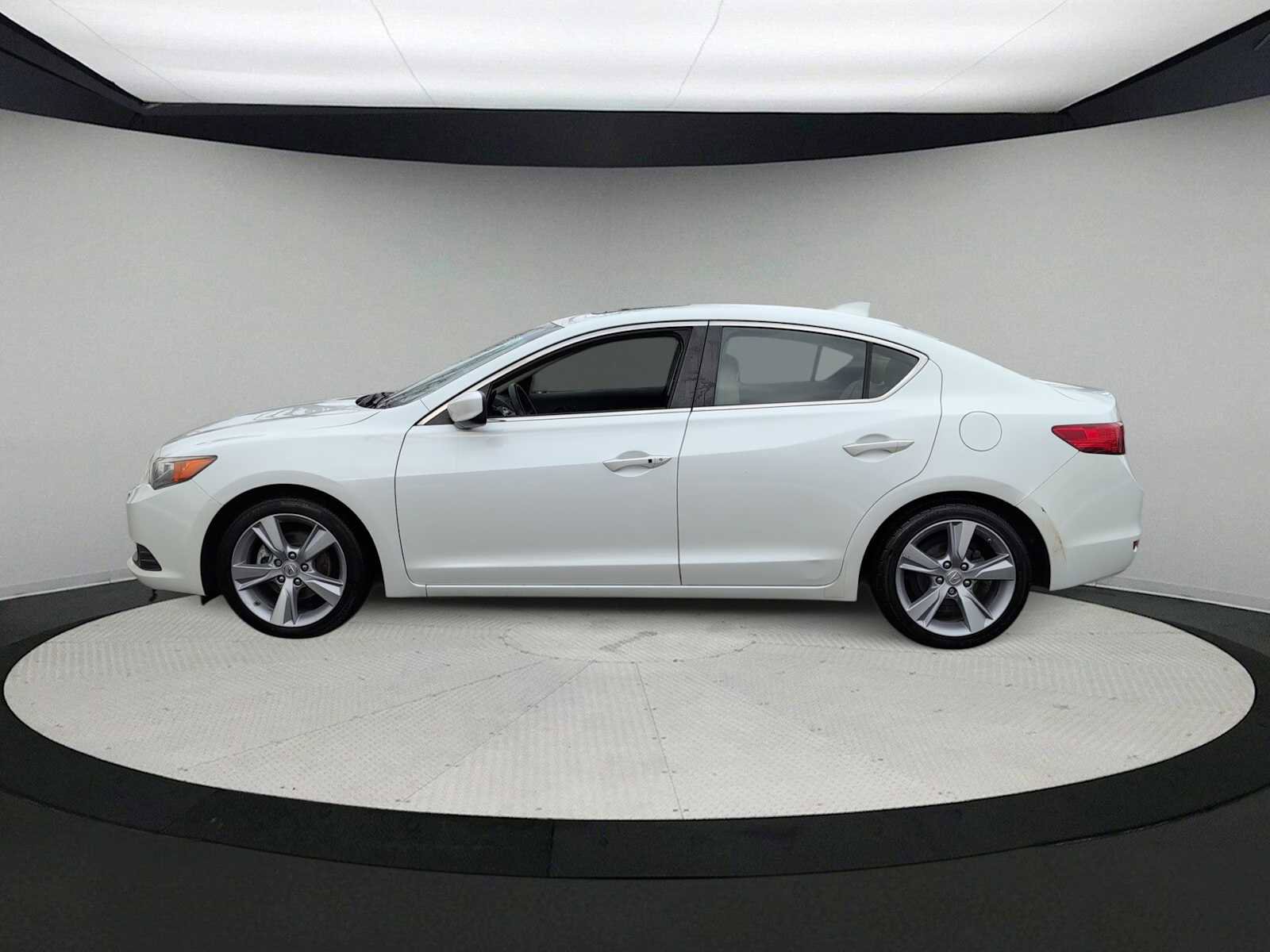 Used 2013 Acura ILX w/ Technology Package image 5