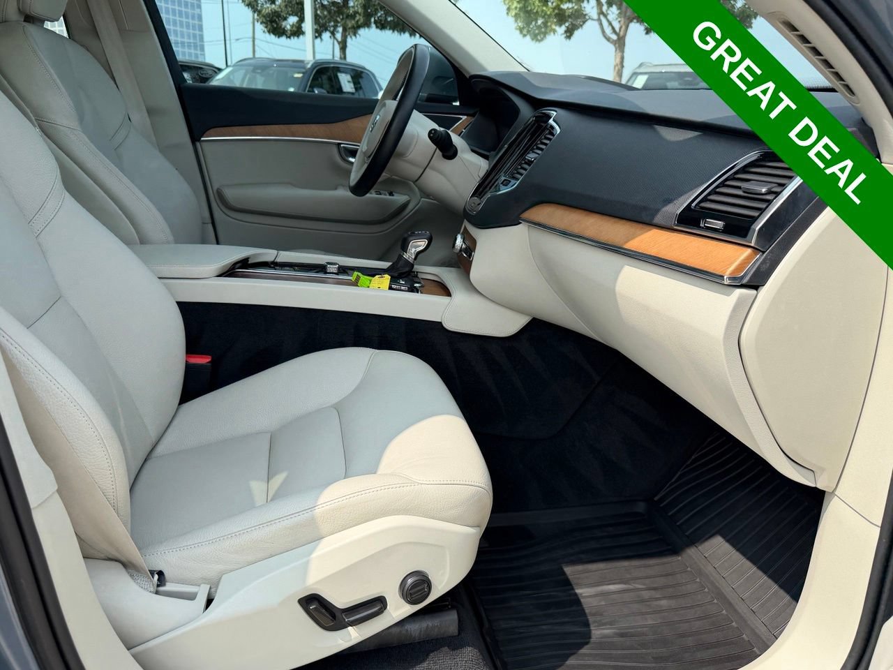 Used 2022 Volvo XC90 T6 Momentum w/ Advanced Package AWD/4WD image 37