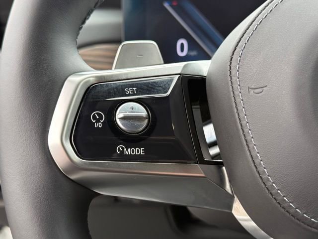 Used 2025 BMW 760i xDrive w/ Premium Package image 23