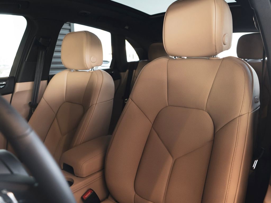 New 2025 Porsche Macan image 5